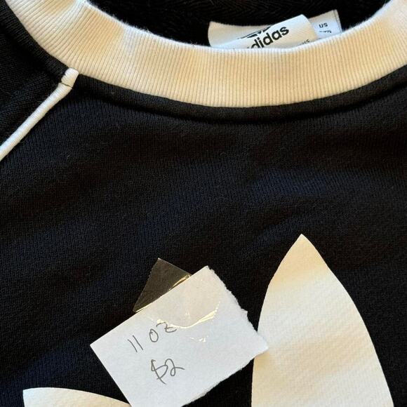 Black and white adidas cropped small - Picture 8 of 8